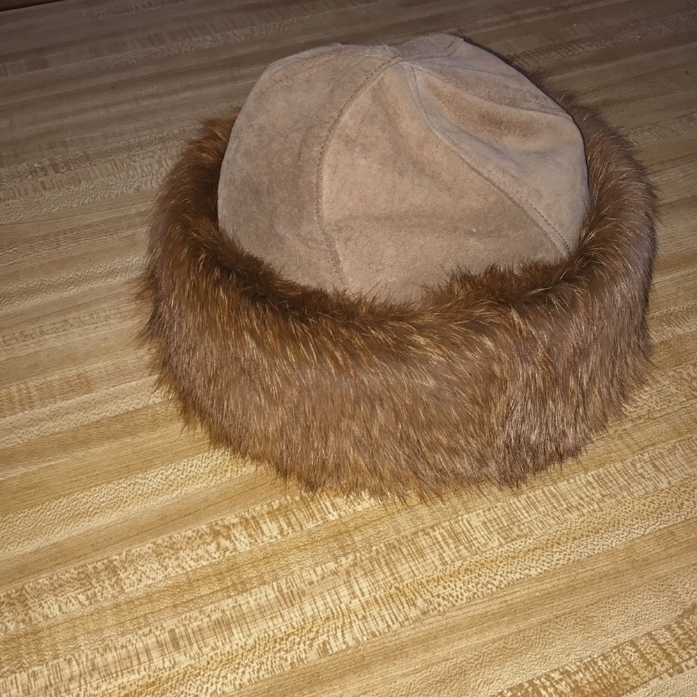 Suede Hat with Fox Hair Trim